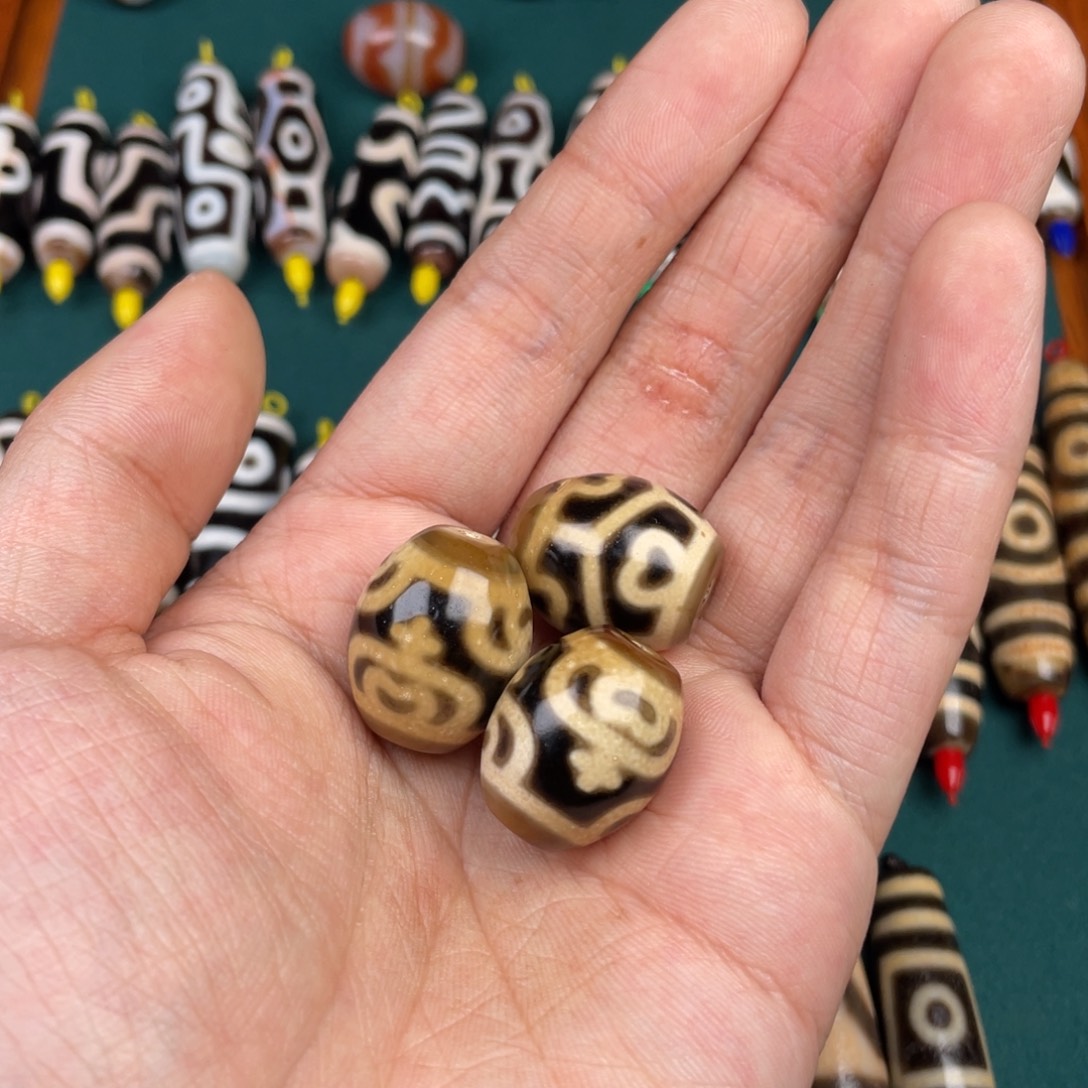 南***人玛瑙/玉髓裸珠宝瓶➕佛心六