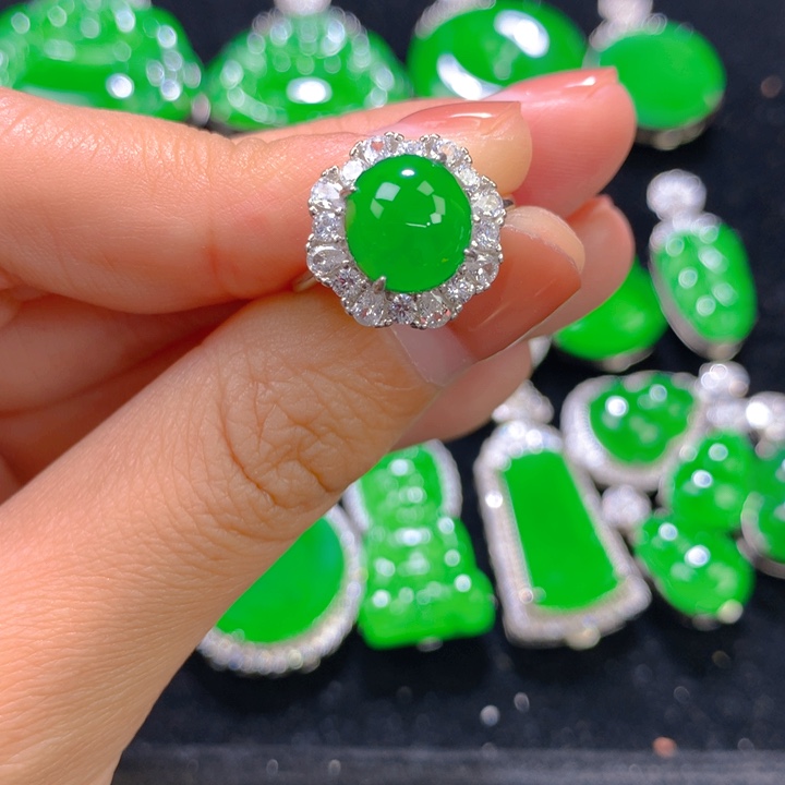 翡翠银S925镶嵌戒指一个