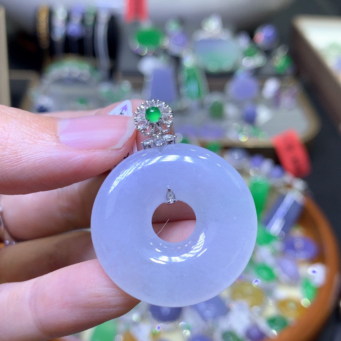 【闪购商品】翡翠颈饰18K金镶嵌翡翠吊坠项链