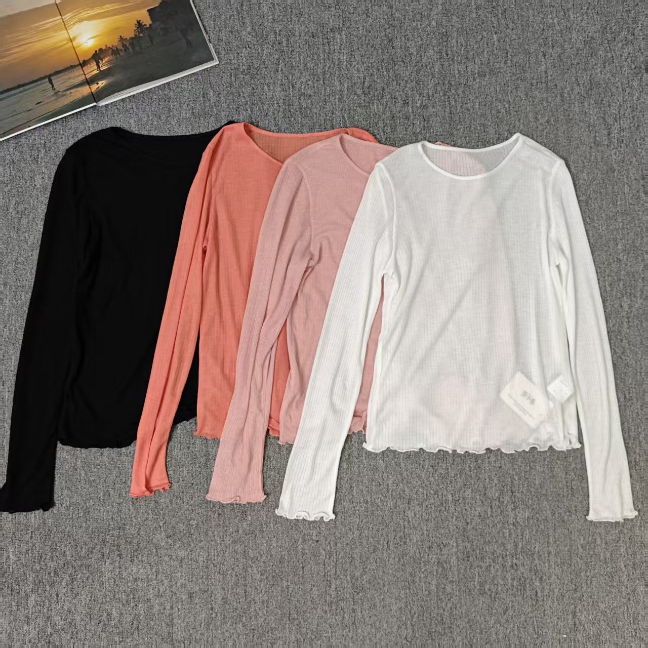 84222余小鱼 【荷叶木耳】四色木耳边基础款圆领竖坑条打底长袖女装