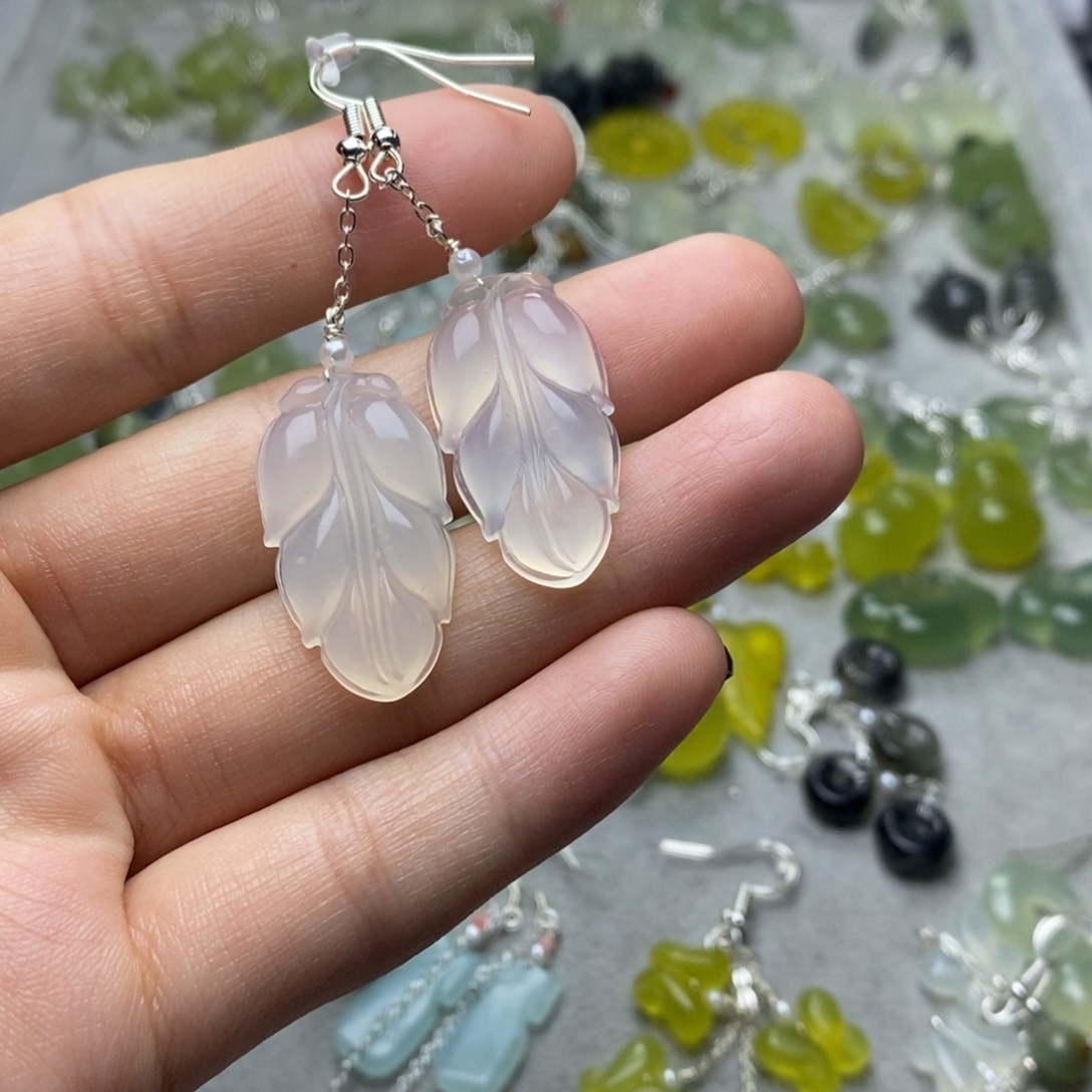 蛇纹石玉未镶嵌耳饰