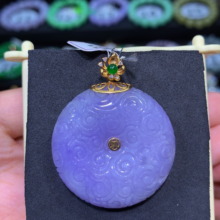 翡翠18K金镶嵌颈饰翡翠