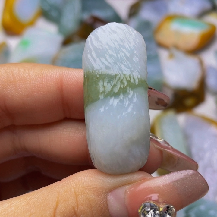 翡翠挂件未镶嵌翡翠