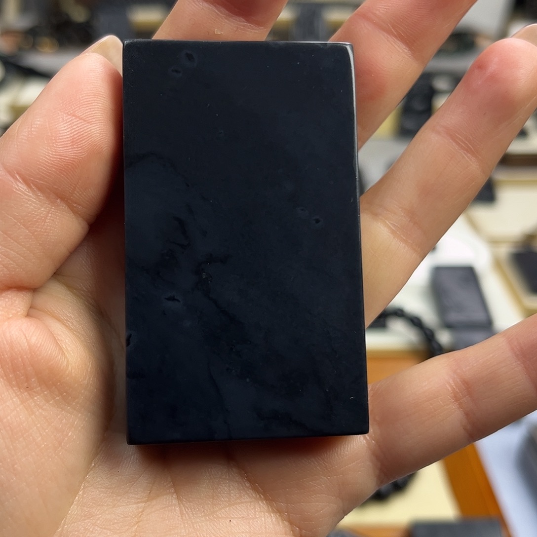 知***乐和田玉（墨玉）未镶嵌颈饰47钢板90克