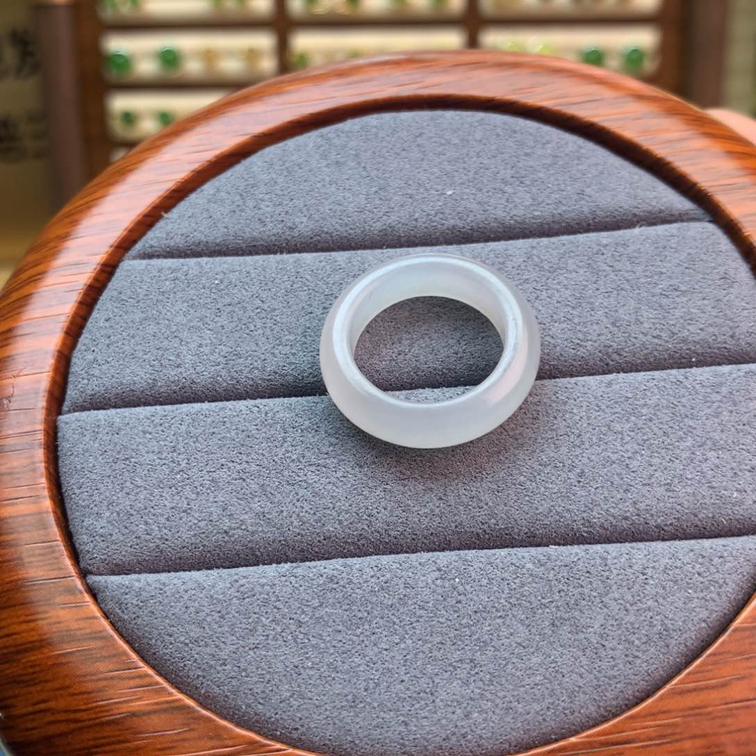 和田玉颈饰未镶嵌白冰卡15