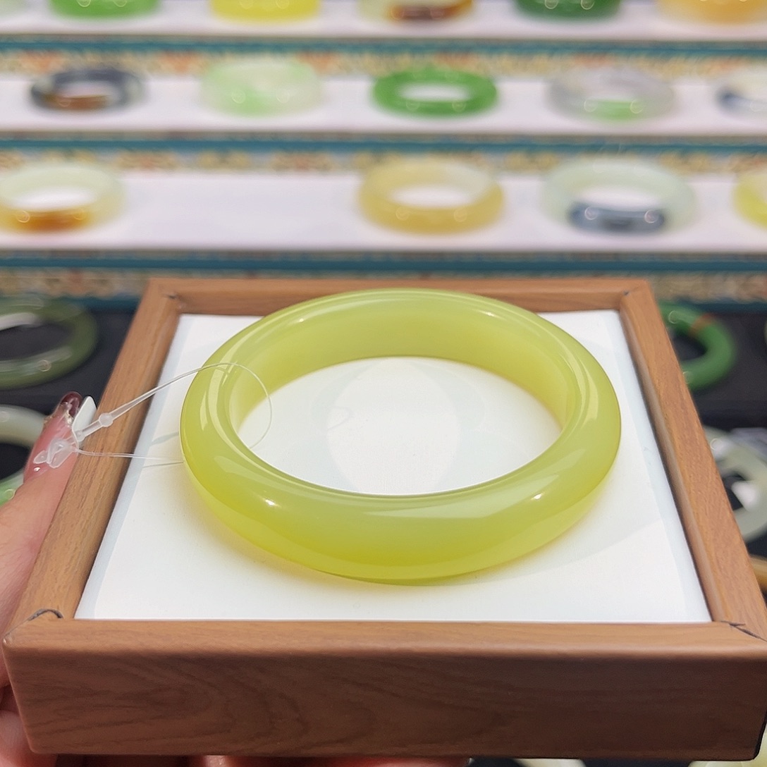 未镶嵌手镯和田玉-鸡油黄手镯