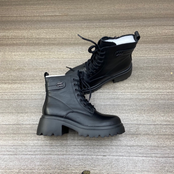 2024冬季新款厚底马丁靴女英伦风真皮百搭显瘦帅气短靴子女1883-1