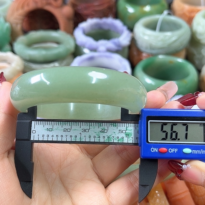石英质玉手镯未镶嵌
