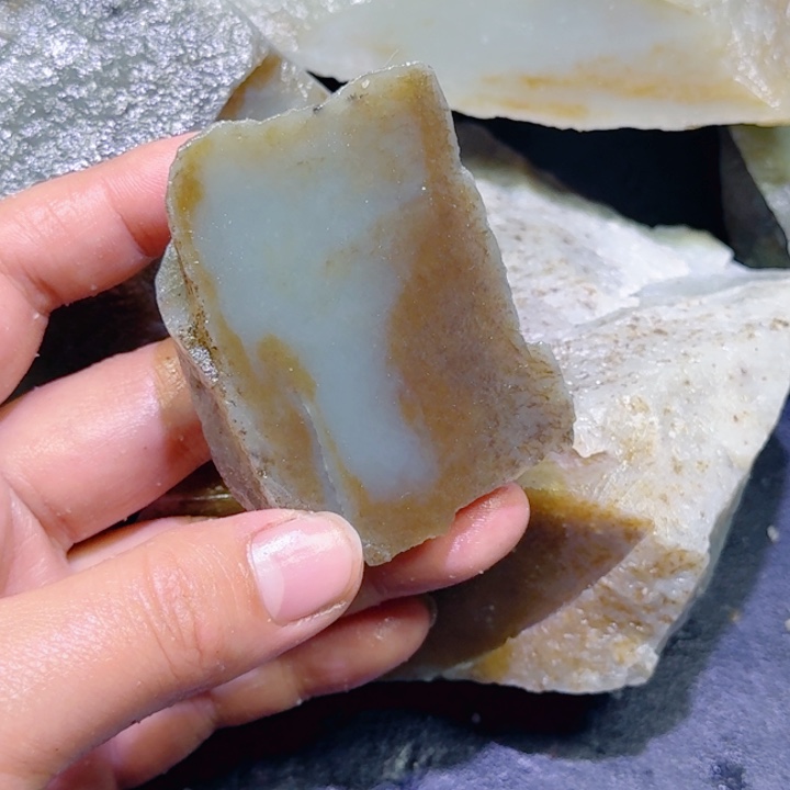 和田玉未镶嵌珠宝半成品