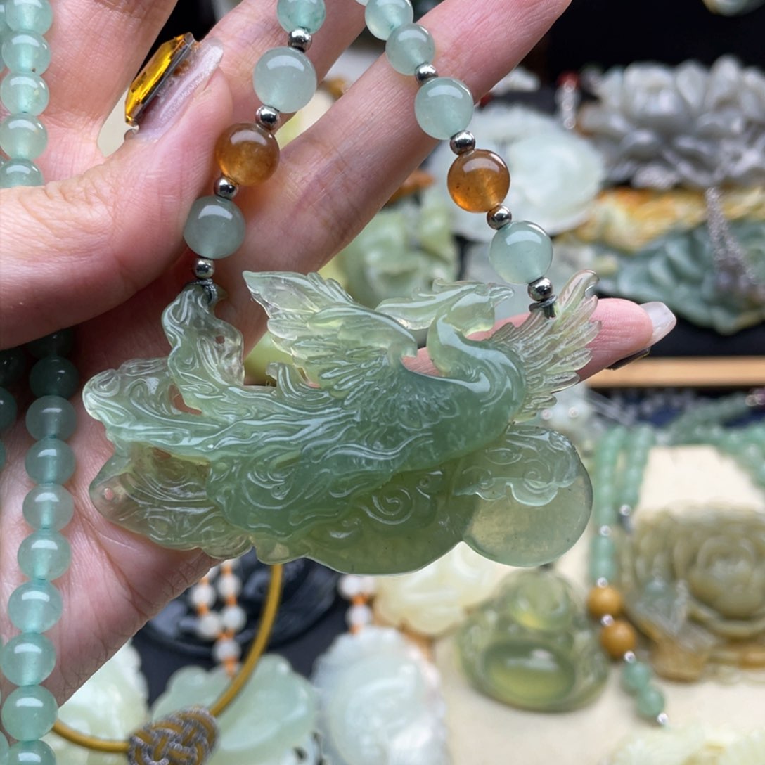 蛇纹石玉颈饰未镶嵌