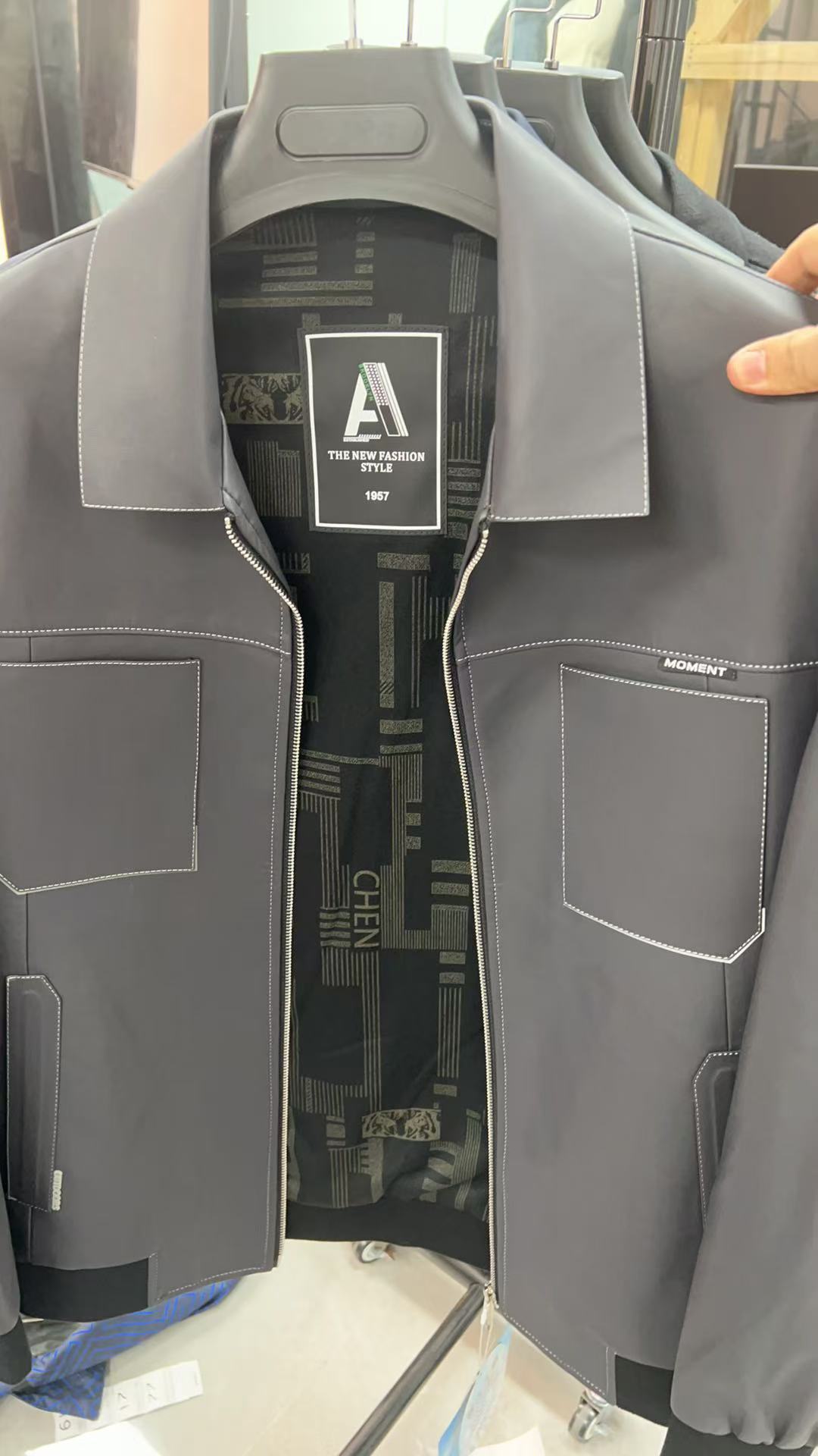 翻领口袋 拉链 纯色拉链薄款皮衣多口袋春季潮流春款