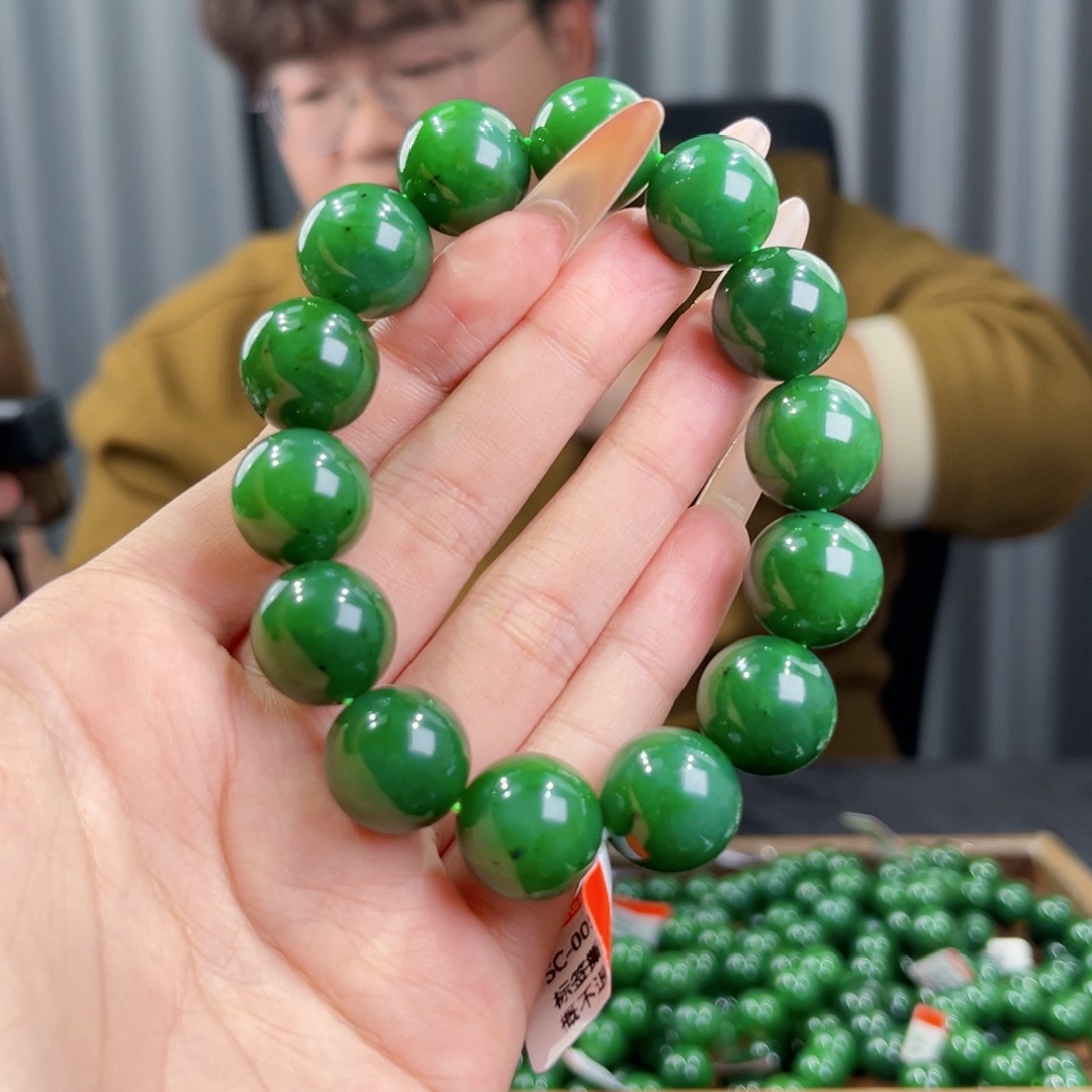 和田玉未镶嵌手串天然和田玉俄碧辣阳绿手串16