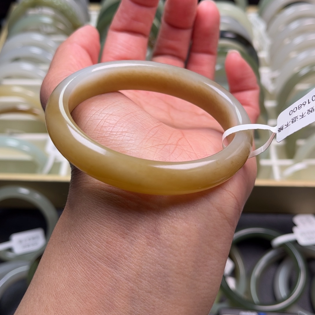 符***正和田玉未镶嵌手镯54圈