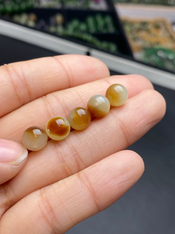 天然和田玉糖白单珠 8毫米左右   料子润  水头好 单颗价格渐变