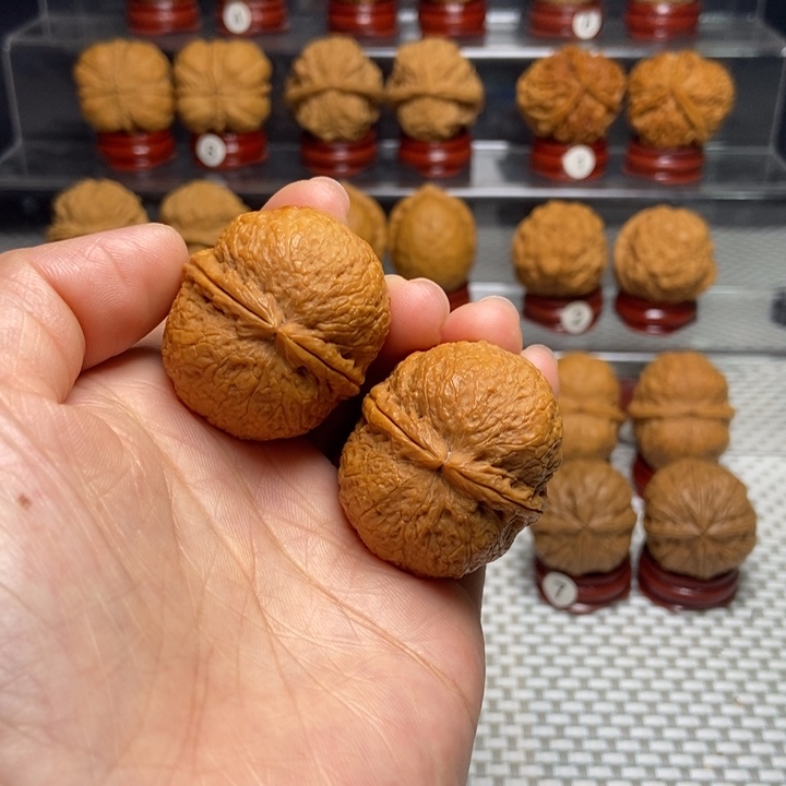 文玩核桃把件16铁绣球