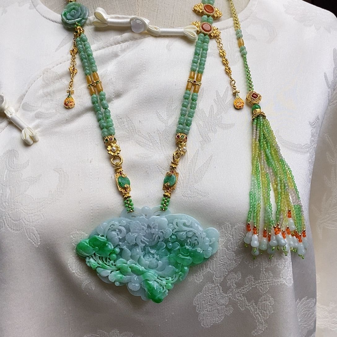 翡翠耳饰未镶嵌天然