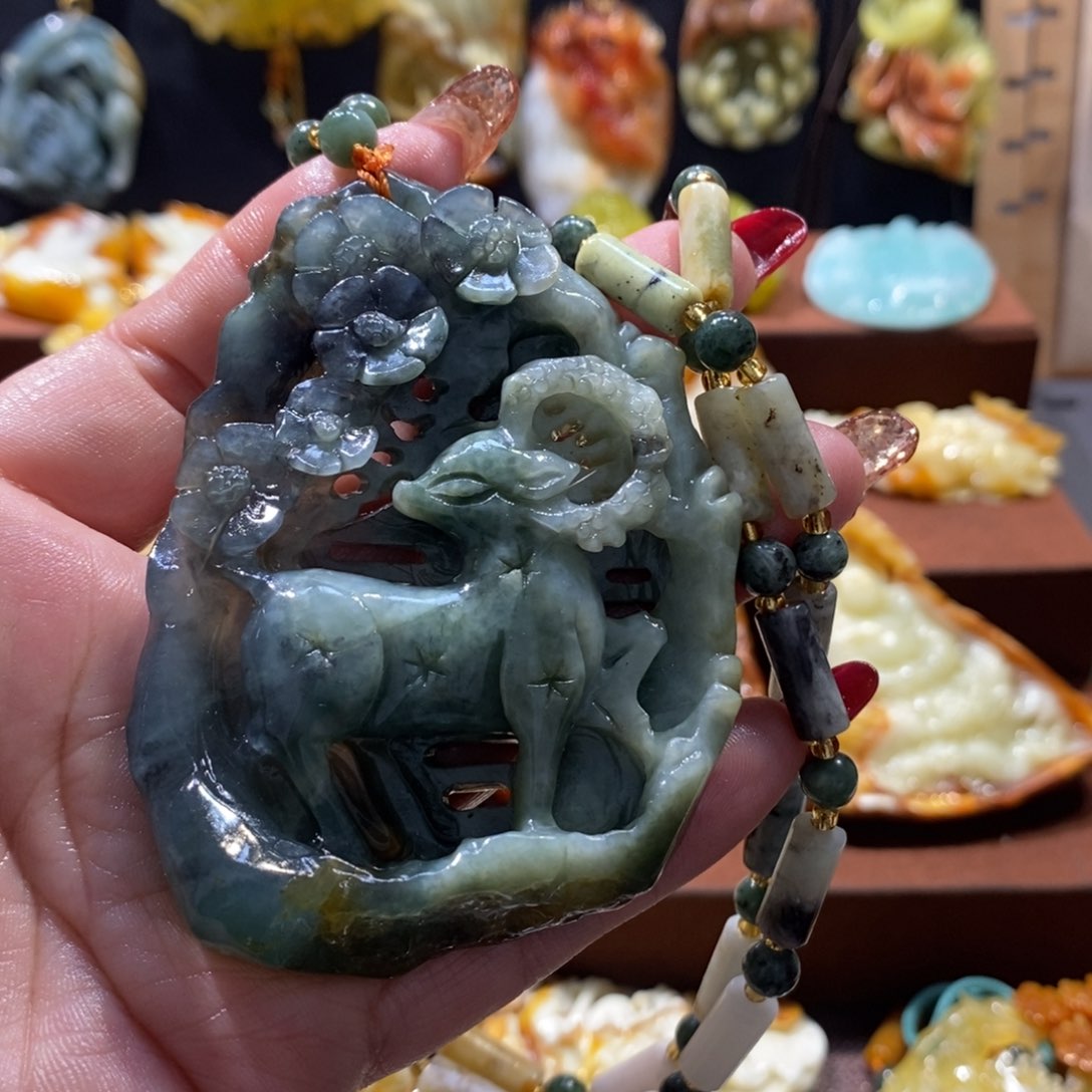 蛇纹石玉颈饰未镶嵌用****2