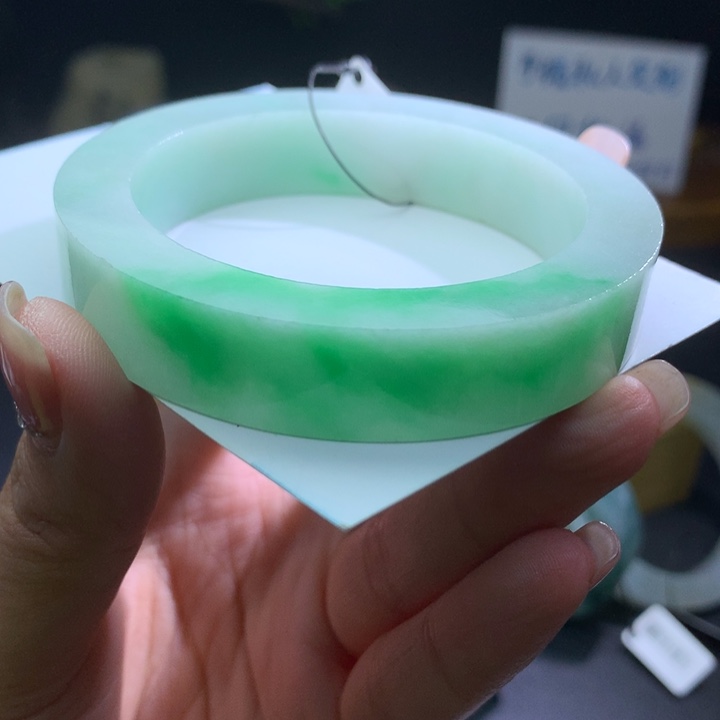 定制翡翠未镶嵌翡翠手镯
