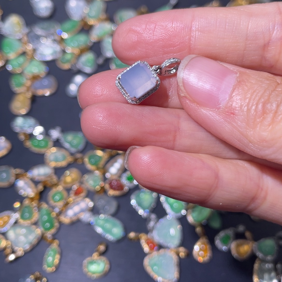 翡翠颈饰18K金镶嵌叮**力