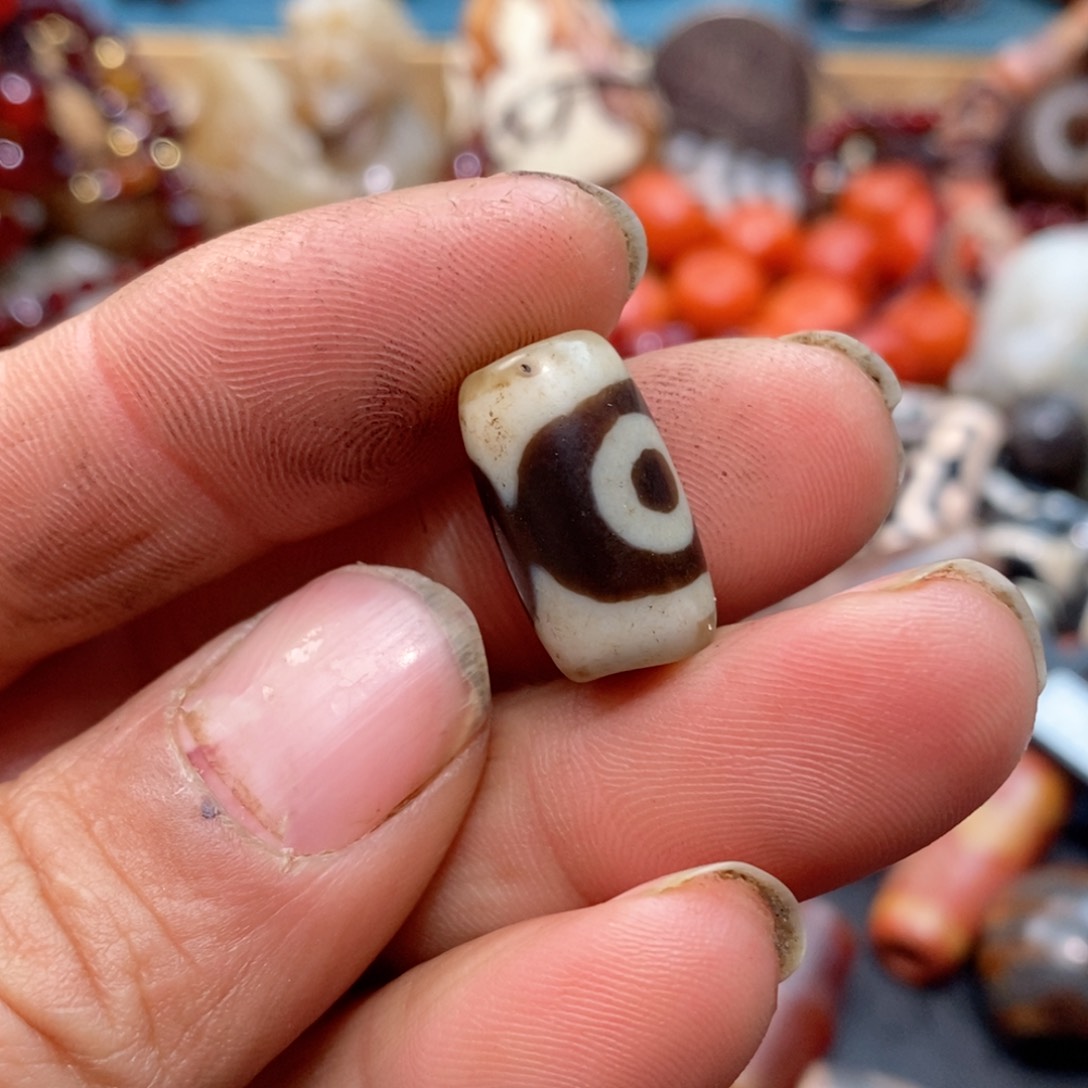 未镶嵌珠子的颜色也很漂亮玛瑙/玉髓