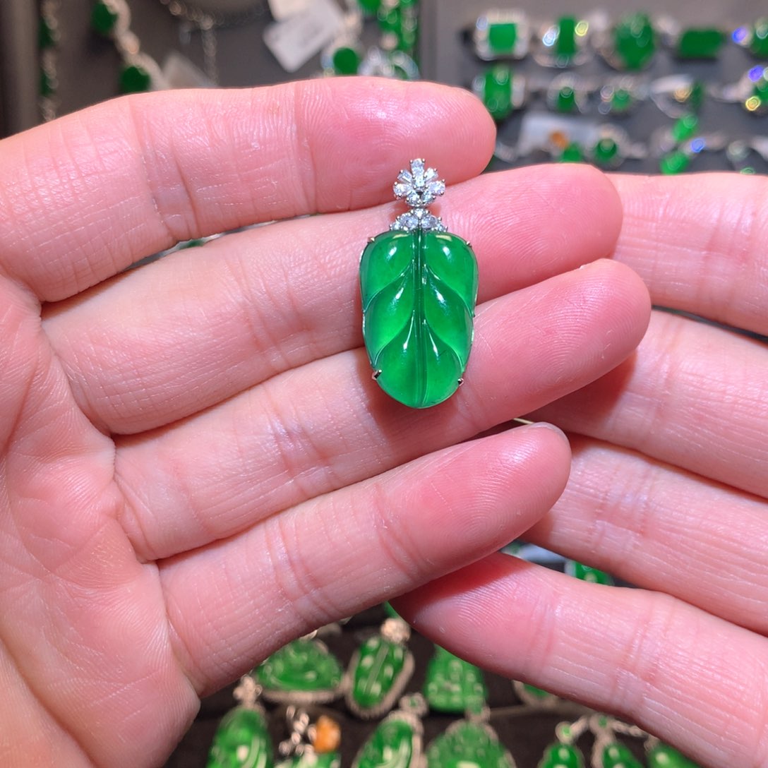 翡翠吊坠(不含链)18K金镶嵌天然翡翠