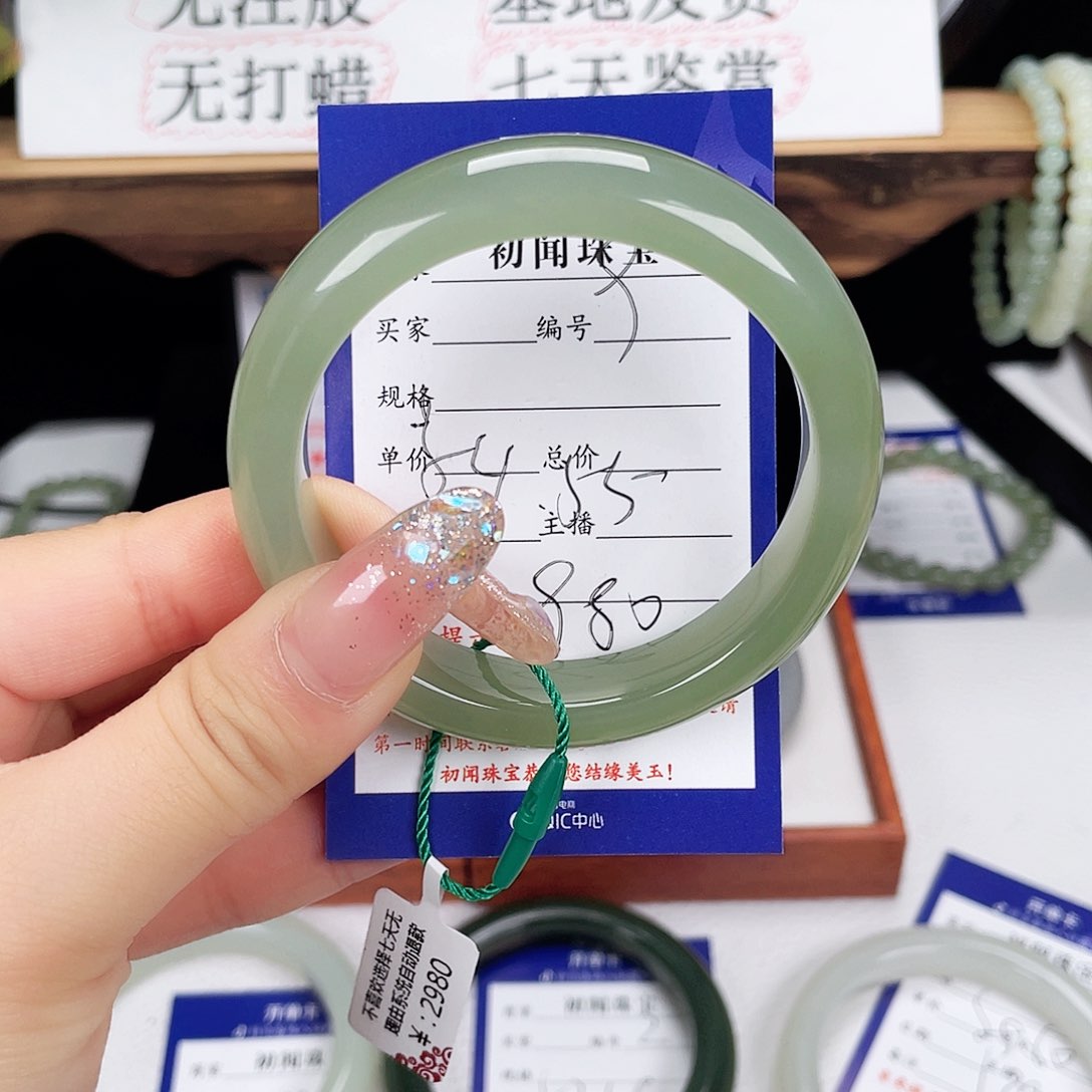 和田玉手镯未镶嵌