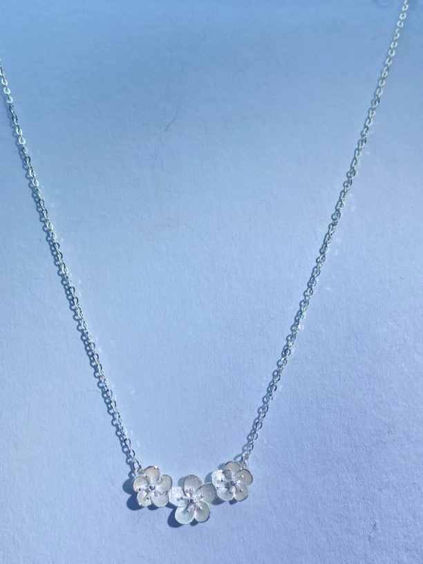 坠链均足银 通体足银999三面桃花套链轻奢小众银色项链锁骨链吊坠