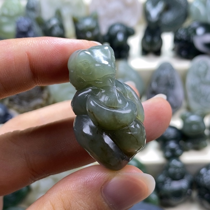 超***人颈饰未镶嵌和田玉