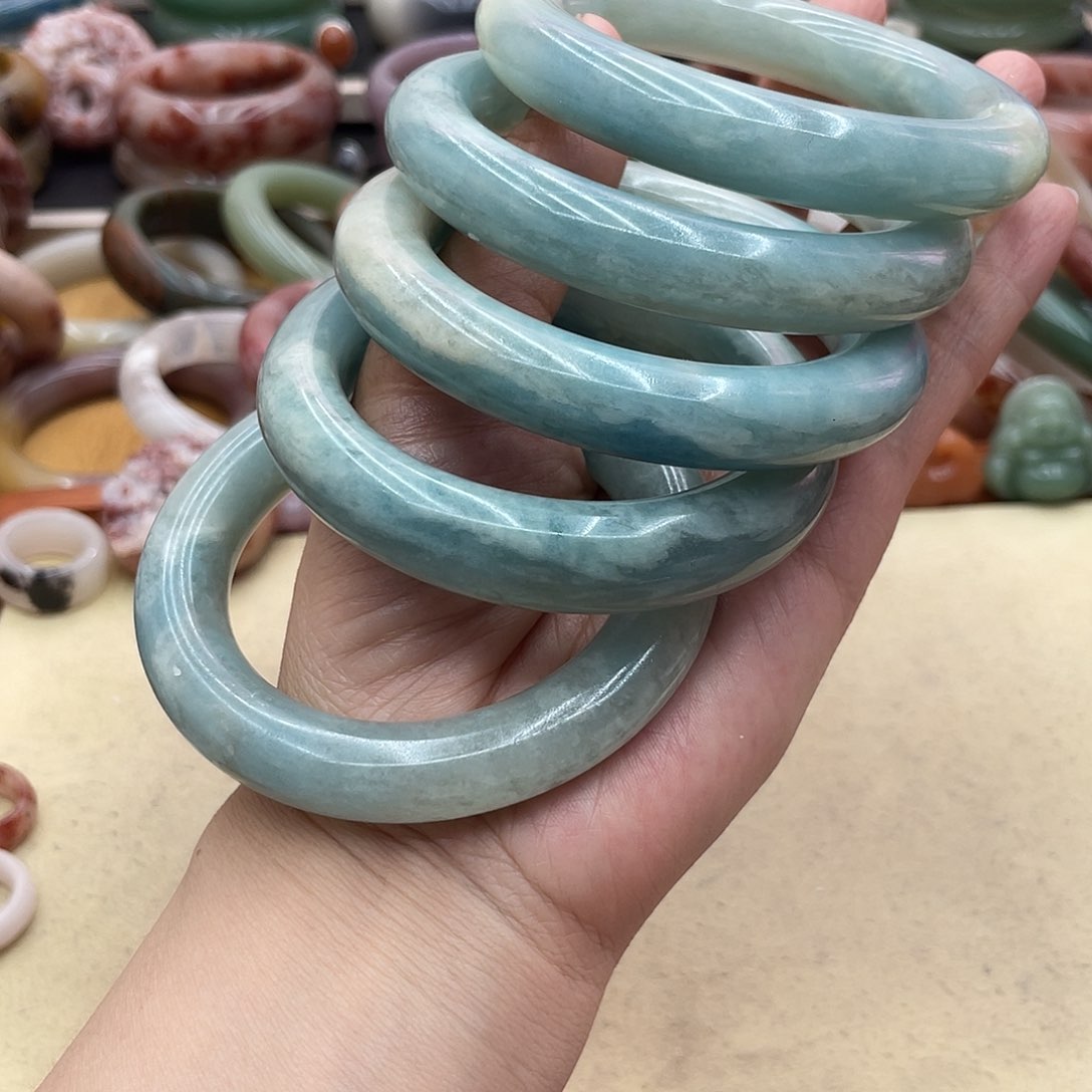 石英岩玉未镶嵌圈口齐全