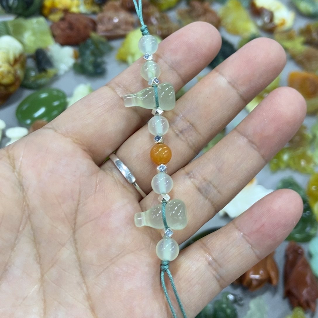 未镶嵌蛇纹石玉挂件