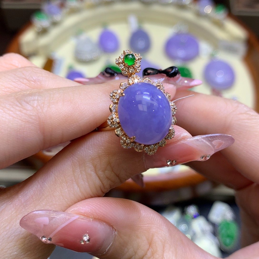 翡翠颈饰18K金镶嵌翡翠