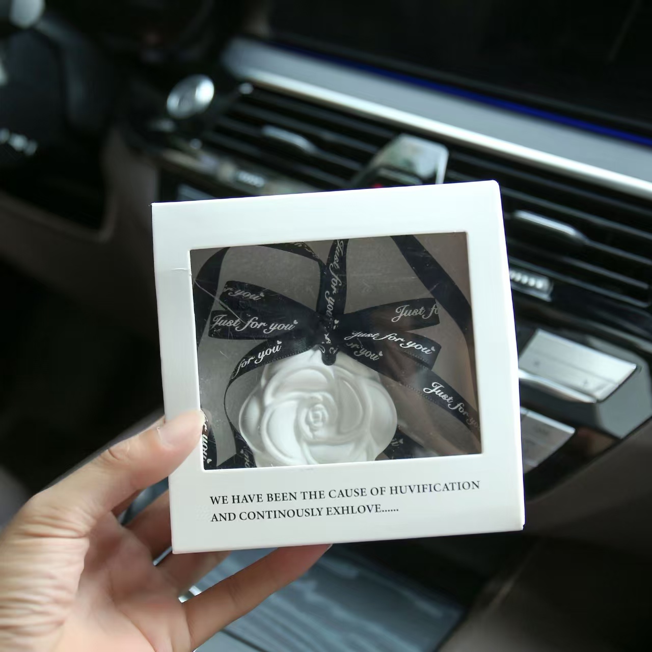 山茶花汽车挂件 扩香石车载香薰后视镜吊坠车挂轻奢网红汽车挂件