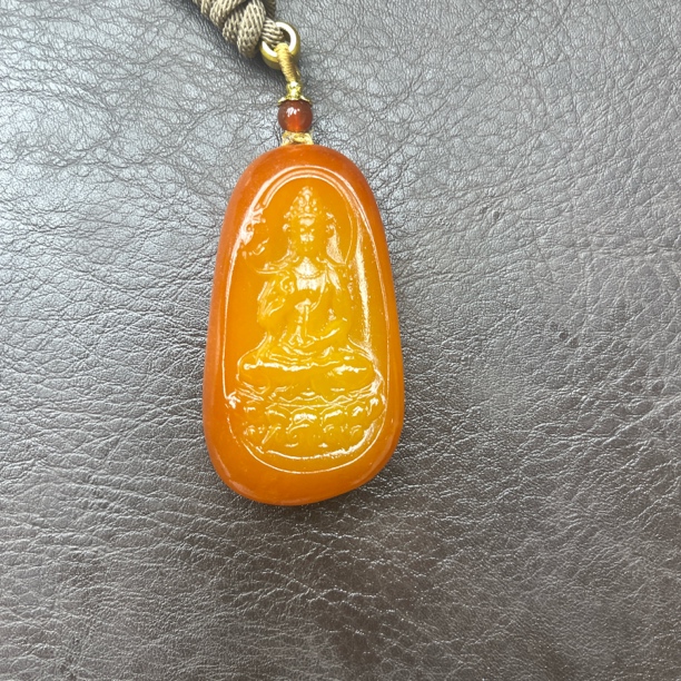 石包沁色观音手把把玩件D2