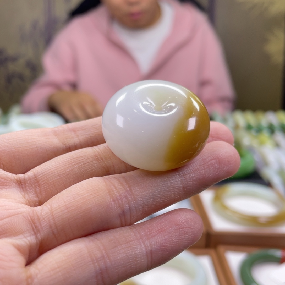 和田玉（糖玉）未镶嵌颈饰