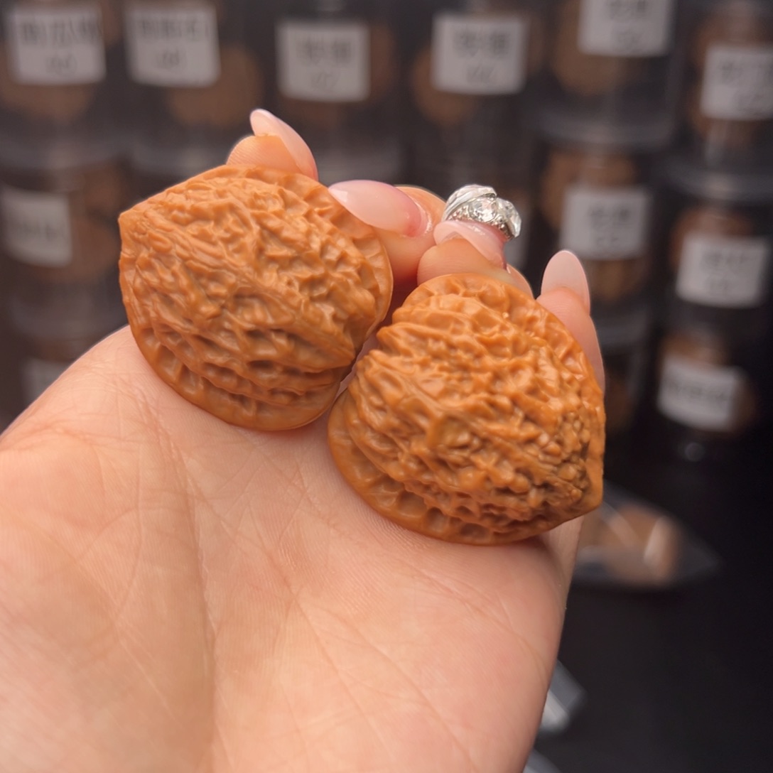 文玩核桃吊坠喜**丶金牛