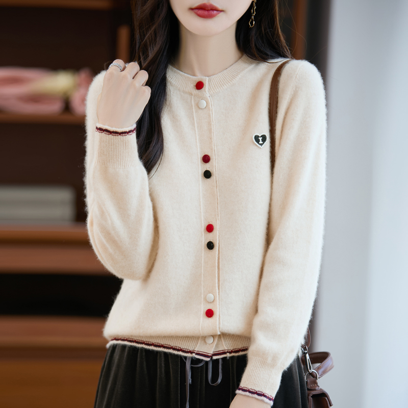 羊毛开衫女秋冬新款圆领刺绣羊毛外套韩版时尚减龄针织上衣DMR292
