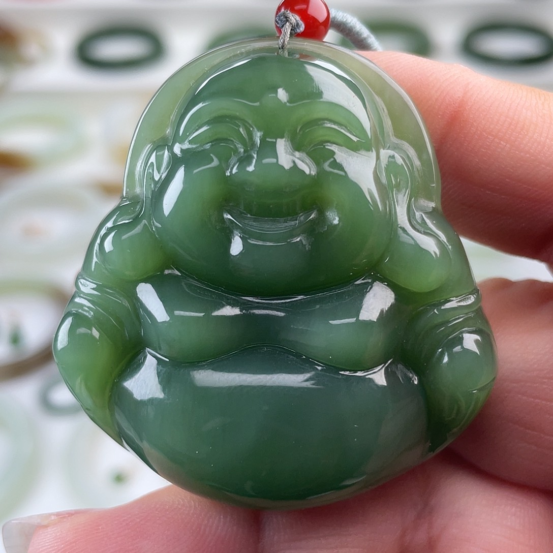 颈饰未镶嵌和田玉（碧玉）