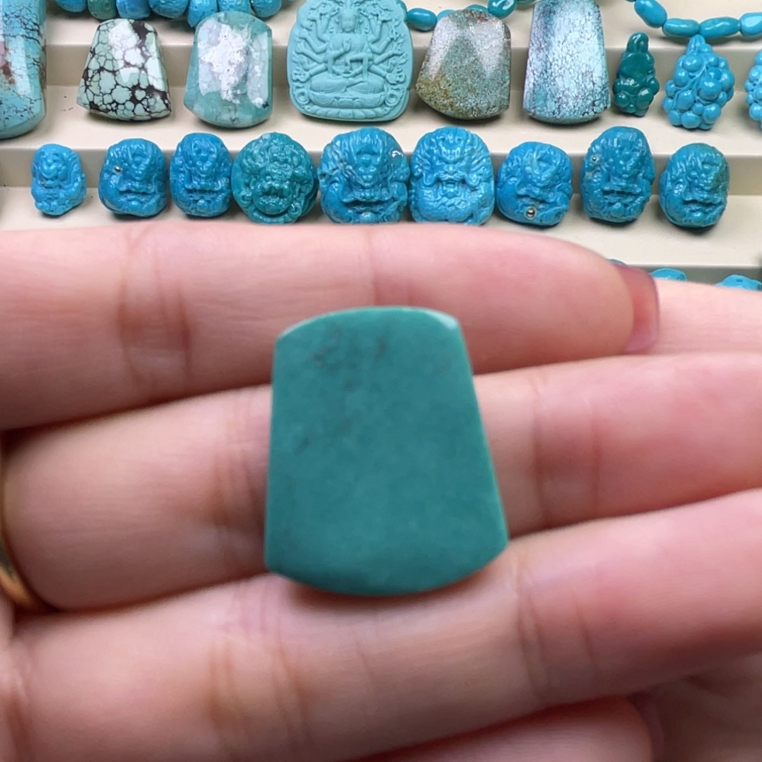 绿松石未镶嵌原矿绿松石雕刻件