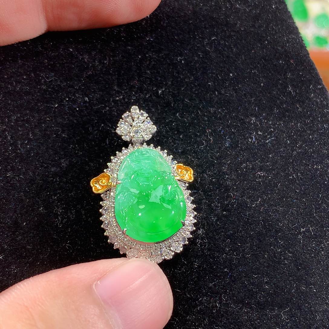 翡翠18K金镶嵌颈饰