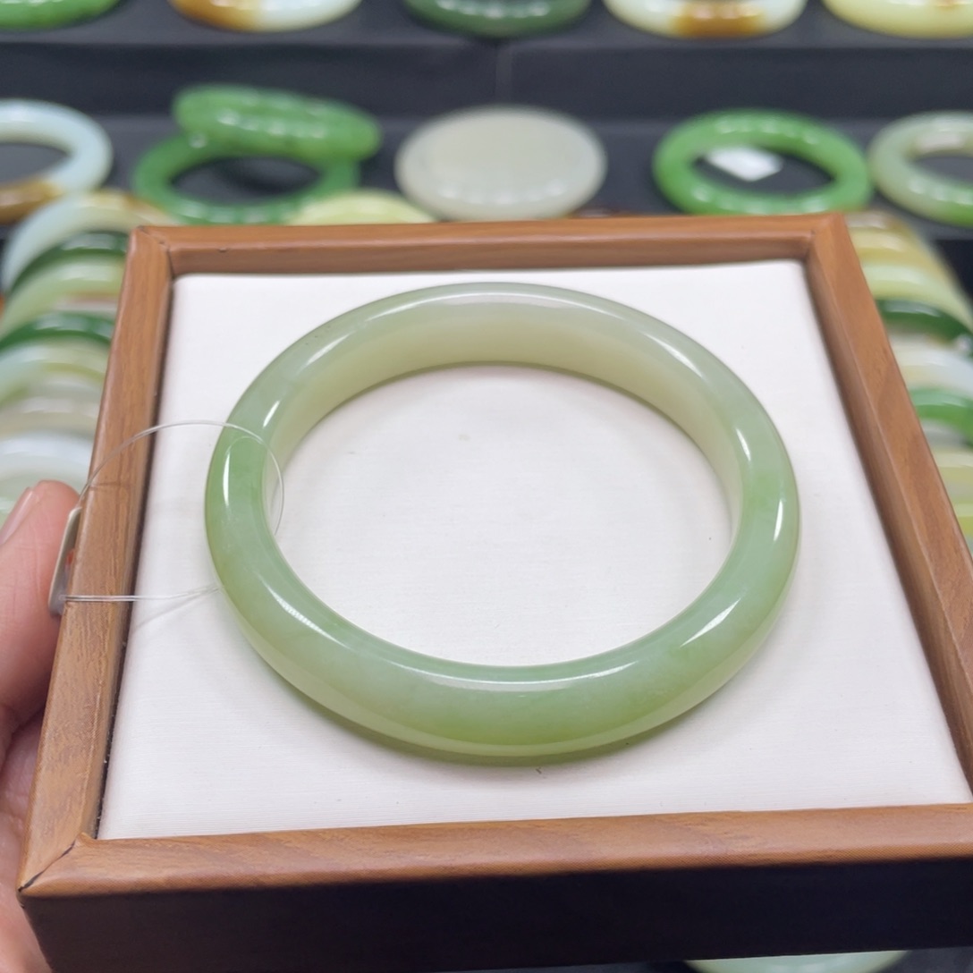 和田玉手镯未镶嵌53