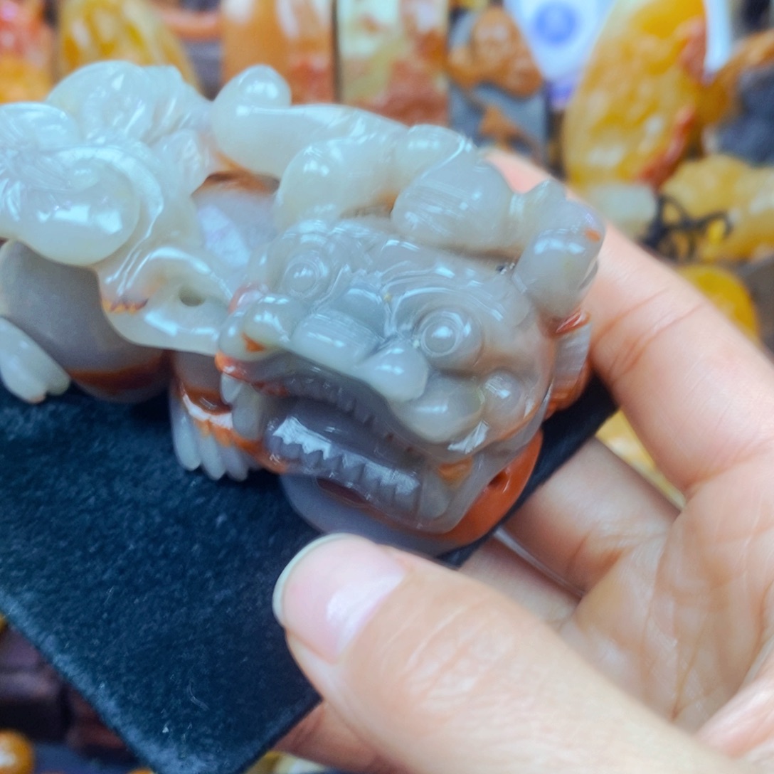 未镶嵌石英质玉（黄龙玉）颈饰