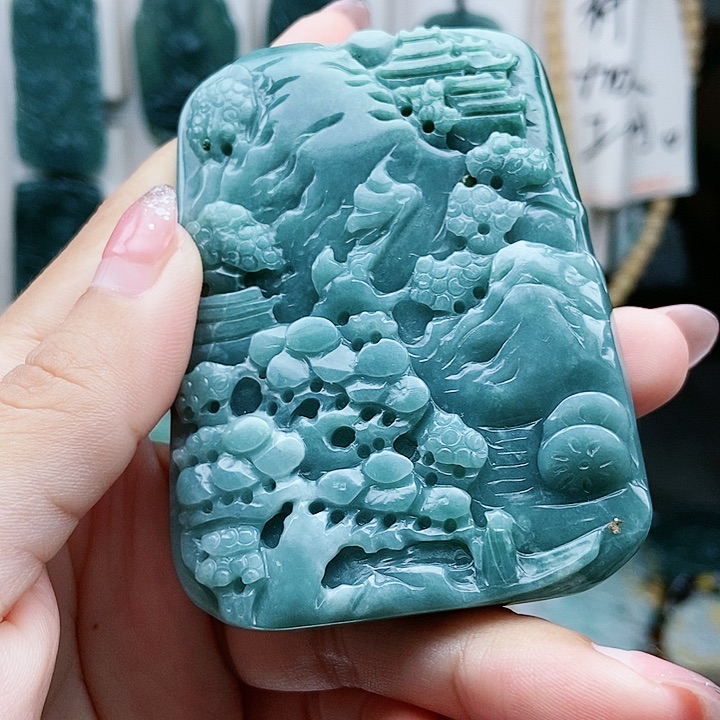 颈饰足铂镶嵌翡翠翡翠