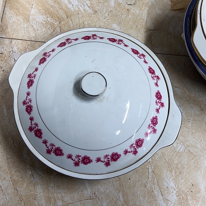 陶摆件25*8厘米小红花品锅