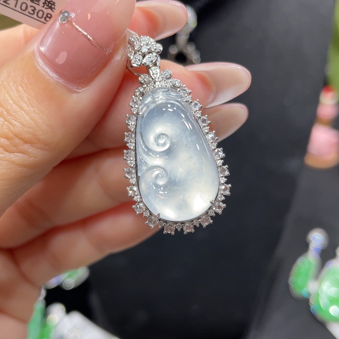 翡翠颈饰18K金镶嵌天然缅甸翡翠a货