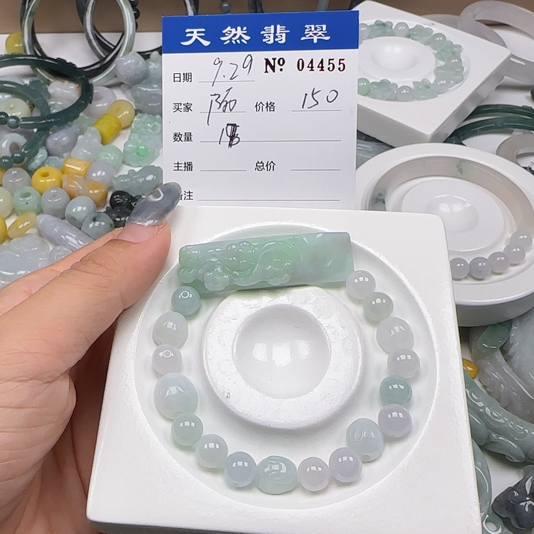 陌***陌翡翠未镶嵌颈饰5555