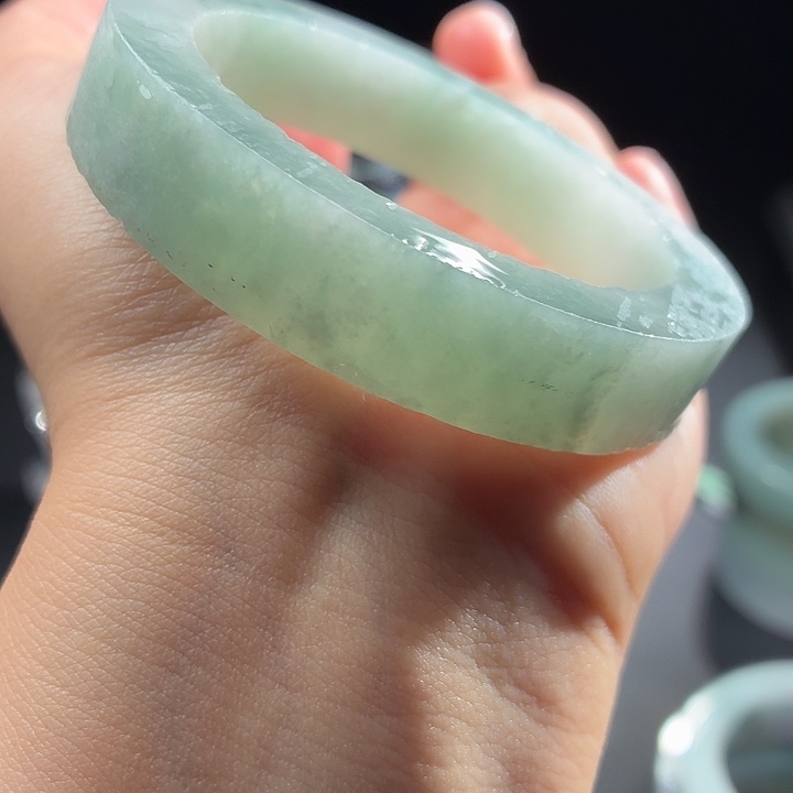 定制翡翠未镶嵌翡翠手镯