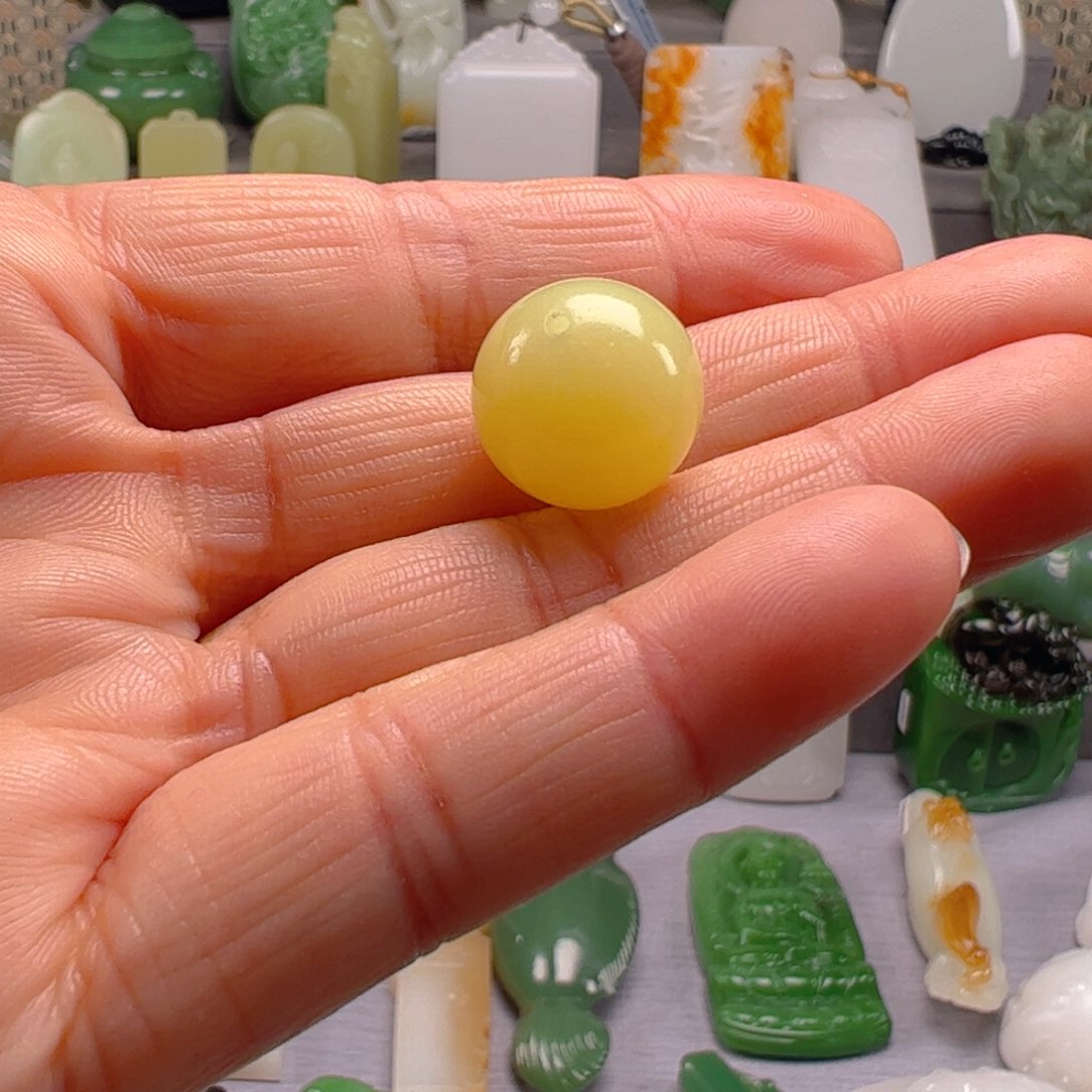 和田玉颈饰未镶嵌石*