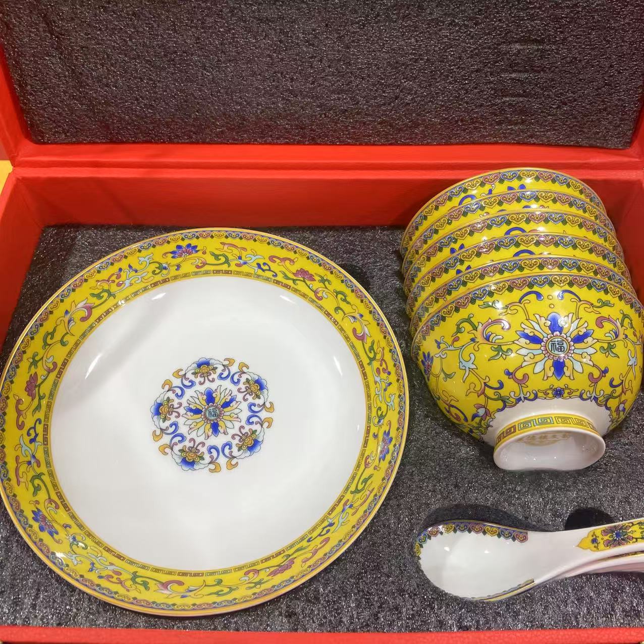 不描金黄色珐琅彩18件餐具礼盒装