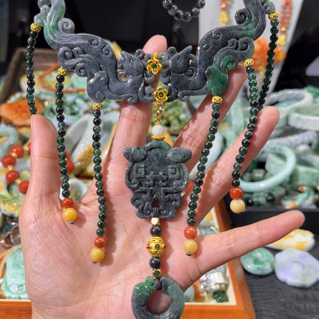 翡翠颈饰未镶嵌待编款