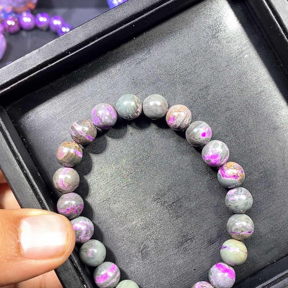 苏纪石（舒俱来）未镶嵌南非老矿舒俱来泥地荷花红圆珠单圈